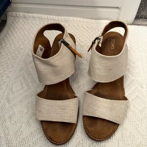 Toms Cream Sandals Minimalist Design